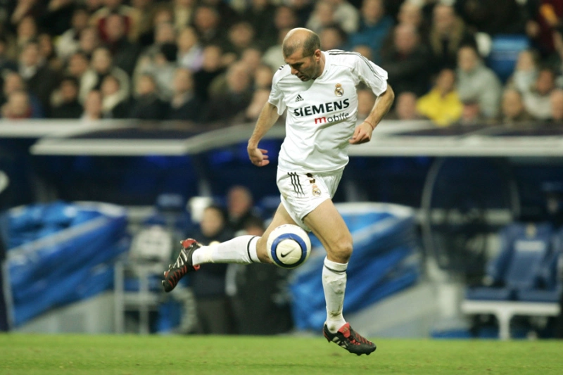 Tiền vệ Zinedine Zidane có một sự nghiệp thi đấu thành công