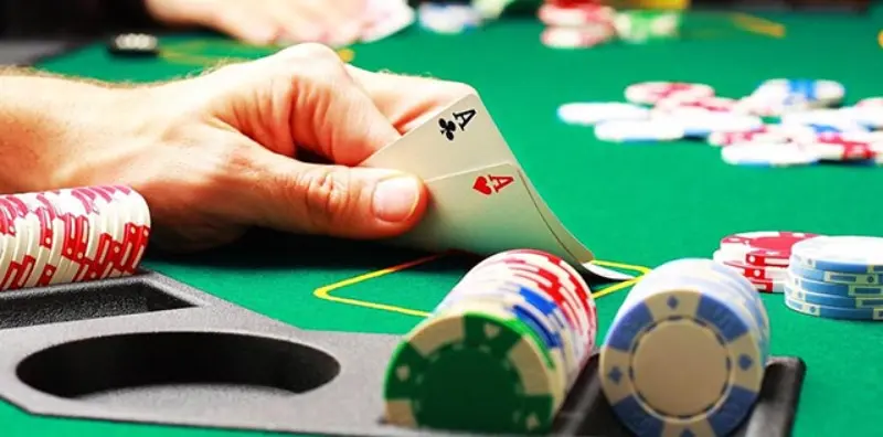 Tìm hiểu luật chơi Poker online một cách kỹ lưỡng